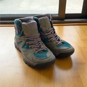 Men’s Hi-Top Vans AMZN TRL V3 LX x Taka Hayashi Size 9